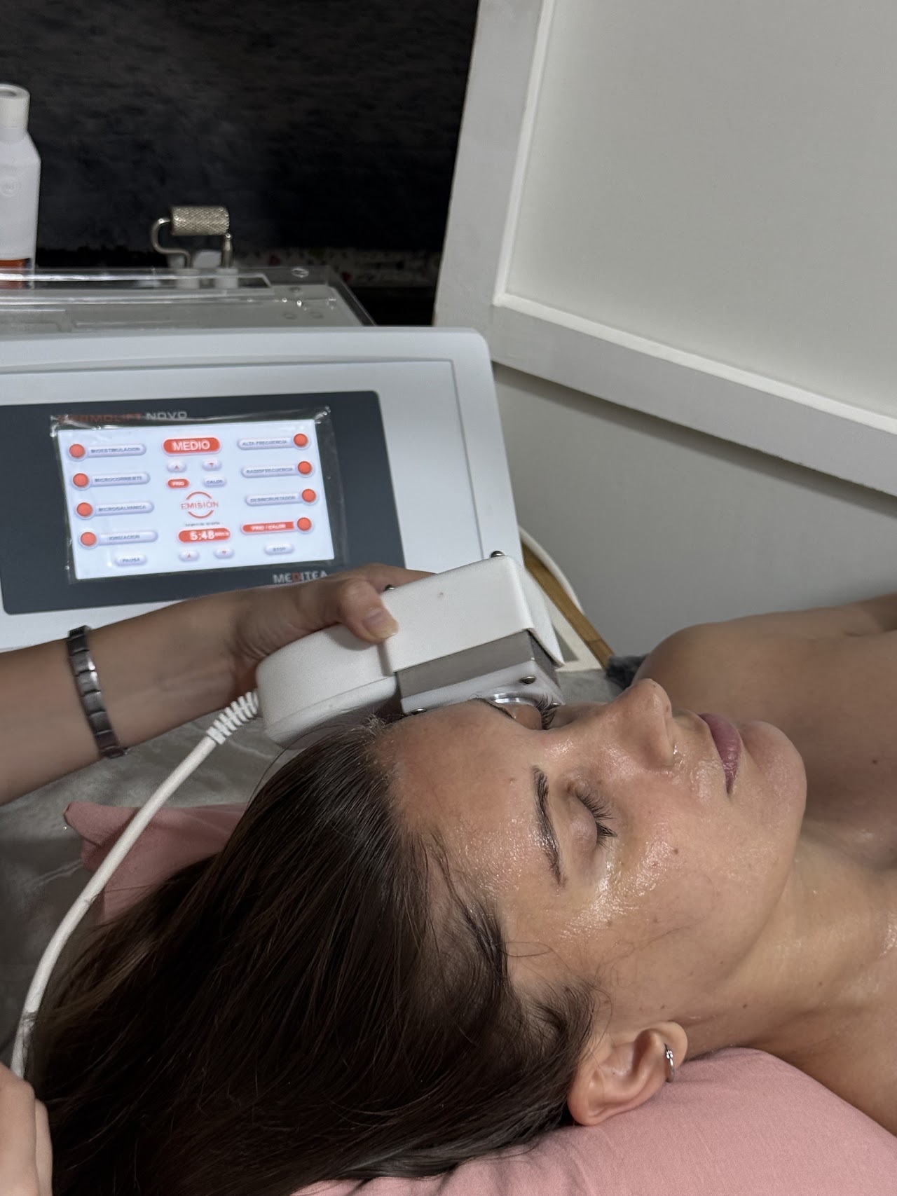 Tratamiento de cosmiatría clínica facial en OpenspaEstética